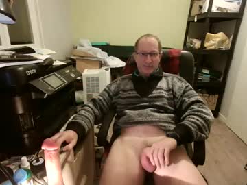 Gil7010 — Chaturbate male cam model