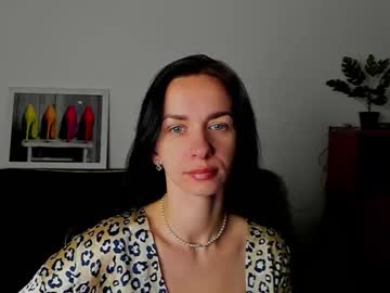 Annakillian_Kiss November 23, 2025