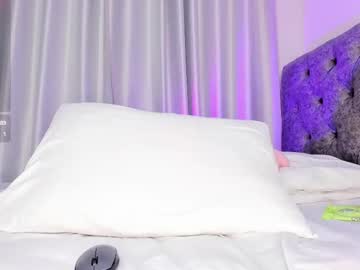 Abbyfoxx_ December 04, 2025