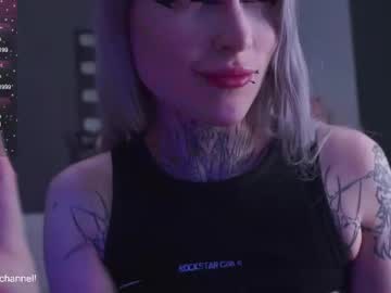 Fraulein_Mooon December 17, 2025